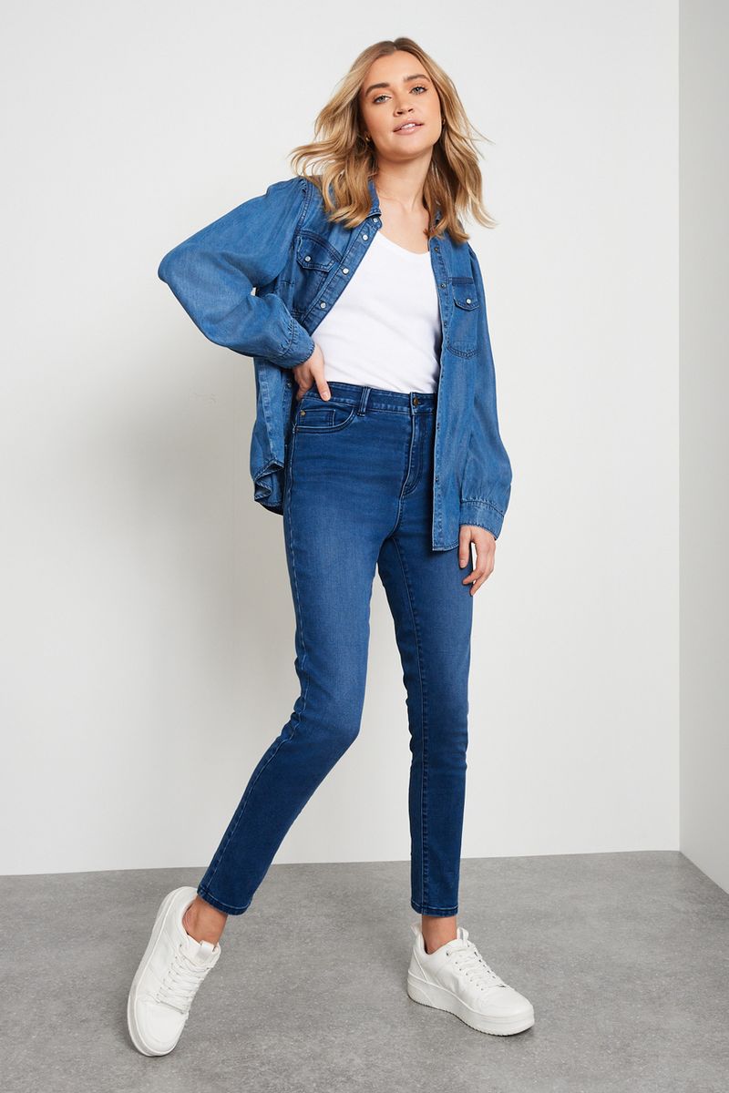 Mid Wash Shaper Jean