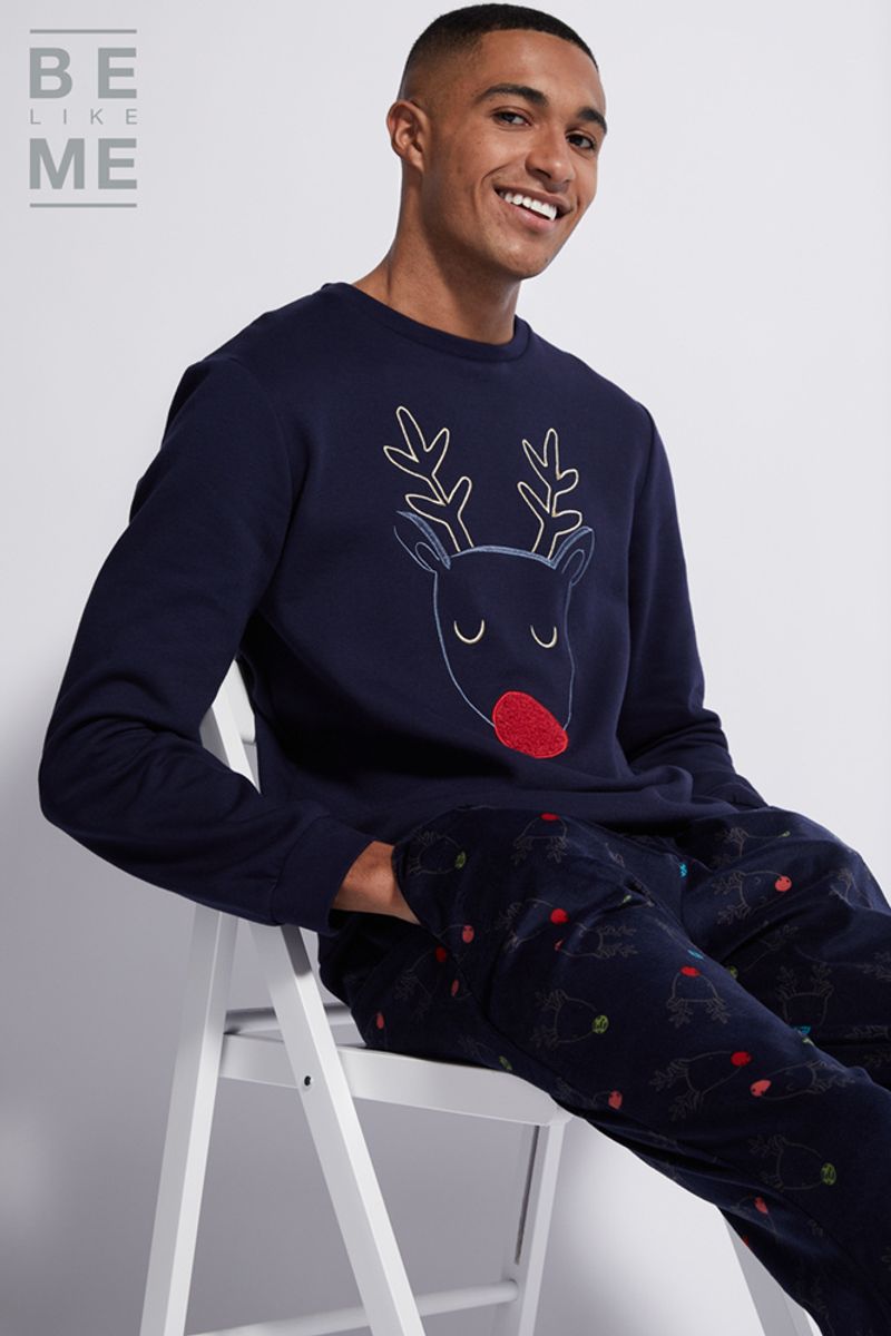 Online Exclusive Mens family of reindeer pyjamas